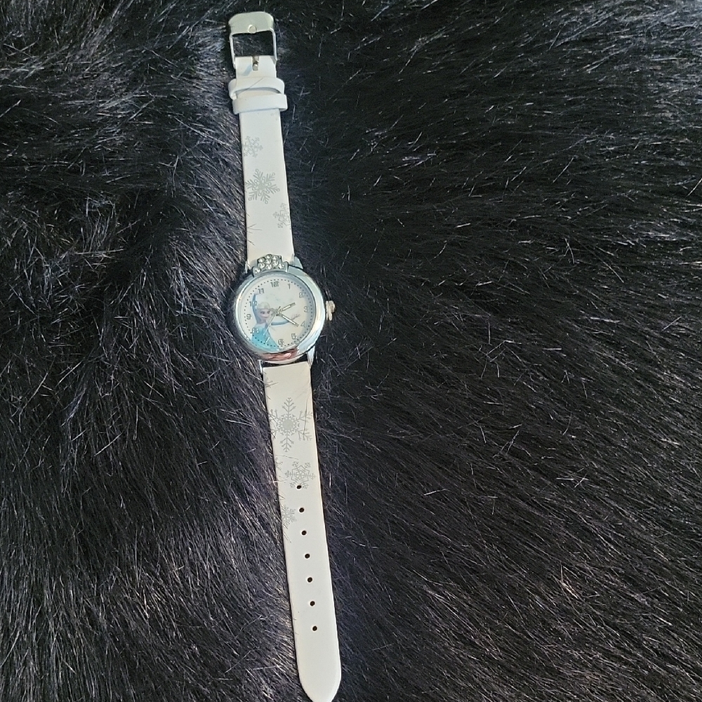 Disney Frozen Watch for Girls Ages 4–7 Featuring.
